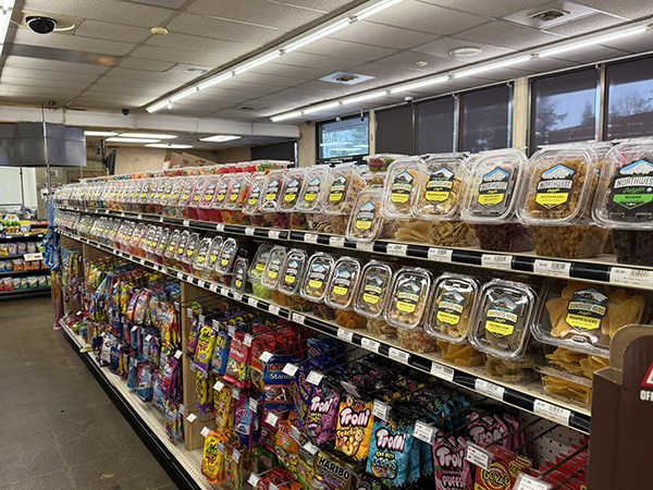 DaVinci's Market Bulk Snacks Bellingham