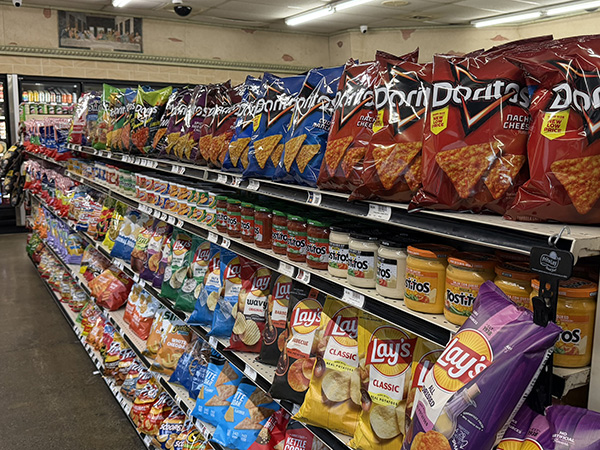 DaVinci's Market Bellingham Snack aisle